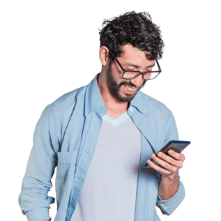 Paciente de ortodoncia ve en su celular un recordatorio enviado desde Doctocliq