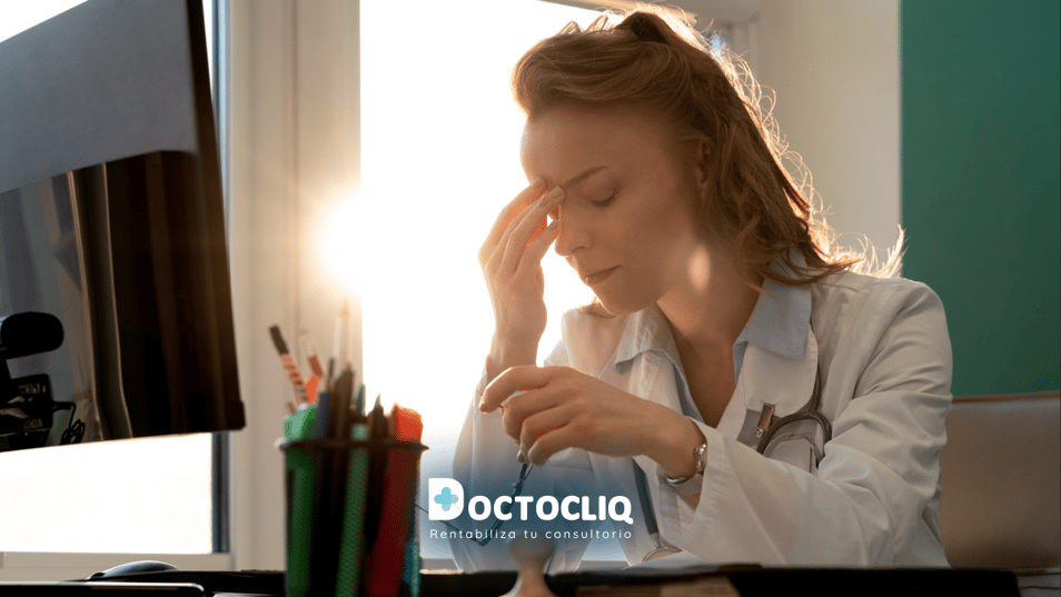 doctora de medicina estética desgastada con sindrome de burnout