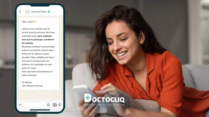 paciente recibiendo mensaje de seguimiento por whatsapp de su medico