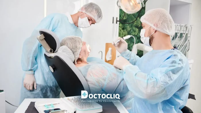 especialista-odontologo-equipo-consultorio-1